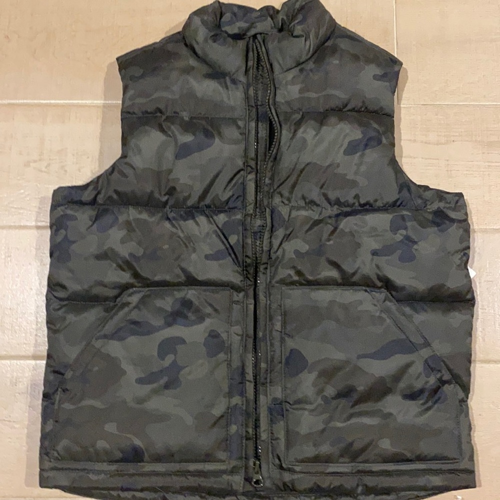 SOLD.  Old navy boys Camo vest size 8